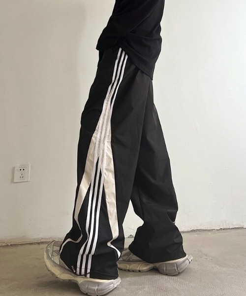 WYZ wear(ダブリューワイジィーウェア)の「サイドライントラックワイドパンツ/ユニセックス(その他パンツ・メンズ・アイボリー/ブラック・XL/M/L)」の18枚目の写真