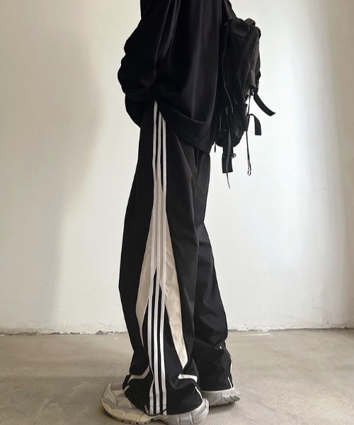 WYZ wear(ダブリューワイジィーウェア)の「サイドライントラックワイドパンツ/ユニセックス(その他パンツ・メンズ・アイボリー/ブラック・XL/M/L)」の16枚目の写真