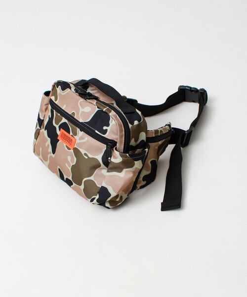 UNIVERSAL OVERALL(ユニバーサルオーバーオール)の「【UNIVERSAL OVERALL】Action Square Waist Bag(ボディバッグ/ウエストポーチ・メンズ・カモフラージュ/ブラック・FREE)」の4枚目の写真