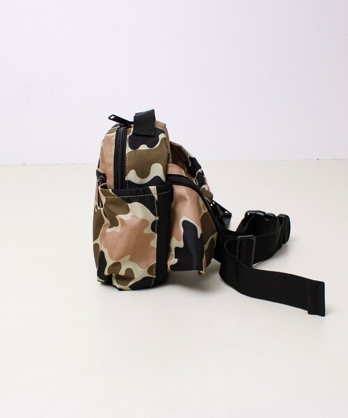 UNIVERSAL OVERALL(ユニバーサルオーバーオール)の「【UNIVERSAL OVERALL】Action Square Waist Bag(ボディバッグ/ウエストポーチ・メンズ・カモフラージュ/ブラック・FREE)」の5枚目の写真
