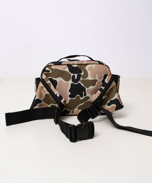 UNIVERSAL OVERALL(ユニバーサルオーバーオール)の「【UNIVERSAL OVERALL】Action Square Waist Bag(ボディバッグ/ウエストポーチ・メンズ・カモフラージュ/ブラック・FREE)」の6枚目の写真
