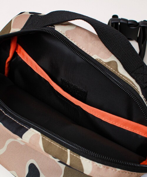 UNIVERSAL OVERALL(ユニバーサルオーバーオール)の「【UNIVERSAL OVERALL】Action Square Waist Bag(ボディバッグ/ウエストポーチ・メンズ・カモフラージュ/ブラック・FREE)」の12枚目の写真