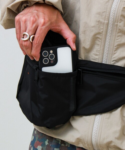 UNIVERSAL OVERALL(ユニバーサルオーバーオール)の「【UNIVERSAL OVERALL】Action Square Waist Bag(ボディバッグ/ウエストポーチ・メンズ・カモフラージュ/ブラック・FREE)」の17枚目の写真