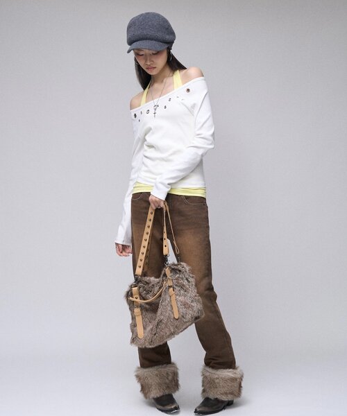 WHO'S WHO gallery(フーズフーギャラリー)の「【WEB限定/26AW新色あり】アイレットオフショルトップス(Tシャツ/カットソー・レディース・ブラック/サックスブルー/オフホワイト/パープル/チャコールグレー・FREE)」の11枚目の写真