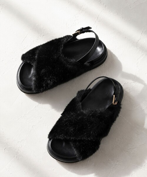 Firsthand(ファーストハンド)の「ATELIER BRUGGE/アトリエブルージュ ファークロスサンダル (22.5cm~24.5cm)【限定展開】(サンダル・レディース・ベージュ/ブラック/ブラウン・SMALL/LARGE/MEDIUM)」の2枚目の写真