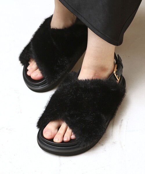 Firsthand(ファーストハンド)の「ATELIER BRUGGE/アトリエブルージュ ファークロスサンダル (22.5cm~24.5cm)【限定展開】(サンダル・レディース・ベージュ/ブラック/ブラウン・SMALL/LARGE/MEDIUM)」の8枚目の写真