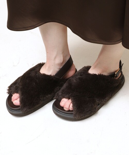 Firsthand(ファーストハンド)の「ATELIER BRUGGE/アトリエブルージュ ファークロスサンダル (22.5cm~24.5cm)【限定展開】(サンダル・レディース・ベージュ/ブラック/ブラウン・SMALL/LARGE/MEDIUM)」の16枚目の写真