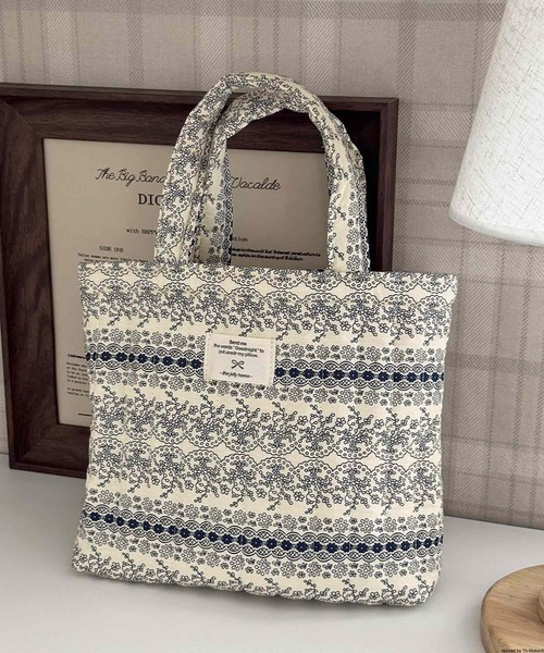 TONE SELECT GOODS(トーンセレクトグッズ)の「Liaa/レトロ フラワー キルティング トートバッグ A18831(トートバッグ・レディース・その他4/その他5/その他3/その他2/その他1・FREE)」の2枚目の写真