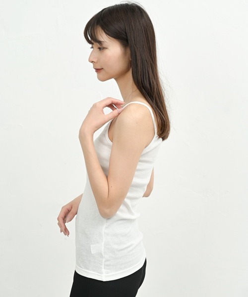FashionBerry(ファッションベリー)の「綿100% タンクトップ キャミソール|インナー|ノースリーブ|レイヤード|ベーシック|オールシーズン(タンクトップ・レディース・ブラック系その他2/ホワイト系その他2/グレー系その他2/ホワイト系その他/ブラック系その他/グレー系その他・M/L/LL)」の9枚目の写真