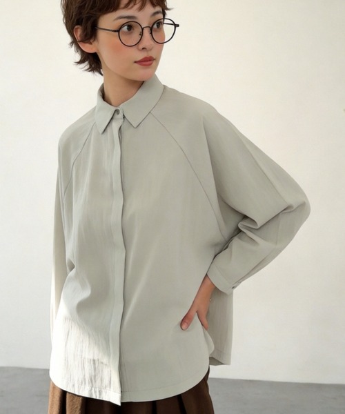 Sew loop(ソーループ)の「BOXYドルマンスリーブルーズフィットブラウスシャツ(シャツ/ブラウス・レディース・ホワイト/ライトブルー/グレー・FREE)」の2枚目の写真
