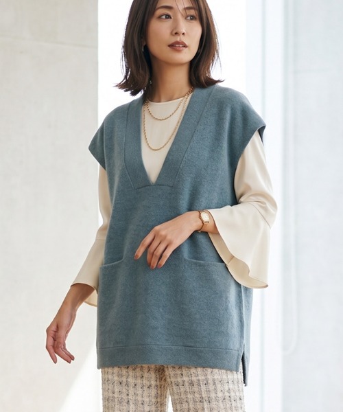 Belta attrice(ベルタアトリーチェ)の「【2026年秋冬】深 Vネック ゆるニットベスト /Sustinable ウール100%(ニット/セーター・レディース・チャコールグレー/ブラウン/ライトベージュ/ライトブルー・FREE)」の1枚目の写真