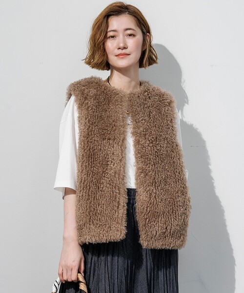 23区 L(ニジュウサンクオオキイサイズ)の「ECOPELウェイビー エコファー ジレ(その他アウター・レディース・ベージュ系/グレー系/アイボリー系・44/46)」の3枚目の写真