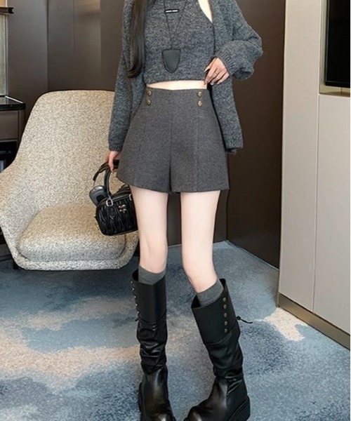 LADY LIKE(レディライク)の「【秋冬新作】ポケット付き4つボタンショートパンツ(その他パンツ・レディース・ブラック/グレー・M)」の10枚目の写真