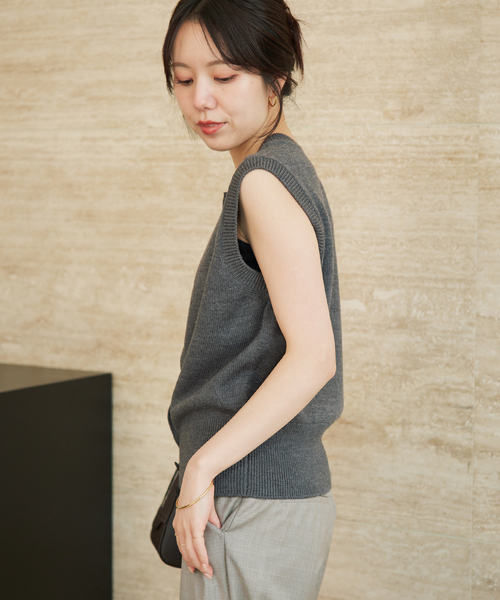plage(プラージュ)の「2Way Knit ベスト(ベスト・レディース・チャコールグレー/ベージュ・FREE)」の11枚目の写真