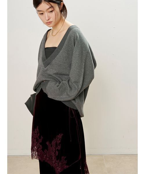 MIESROHE(ミースロエ)の「ディープスリットスウェットトップス(スウェット・レディース・グレー/ワインレッド/ホワイト・F)」の9枚目の写真