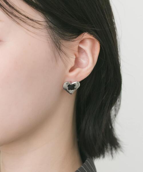 SMELLY（スメリー）の「クロスボタンメタルハートピアス（ピアス（両耳用）・レディース・シルバー系その他・-）」の3枚目の写真