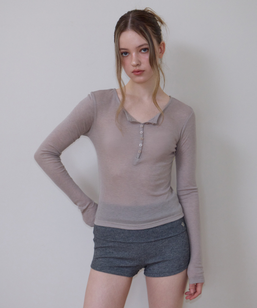 ROSEFRANTZ（ロゼフランツ）の「Henley Neck Layered Long Sleeve [Beige]（Tシャツ/カットソー・レディース・ブラウン・OS）」の5枚目の写真
