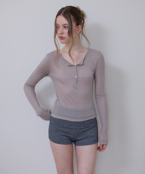 ROSEFRANTZ（ロゼフランツ）の「Henley Neck Layered Long Sleeve [Beige]（Tシャツ/カットソー・レディース・ブラウン・OS）」の6枚目の写真