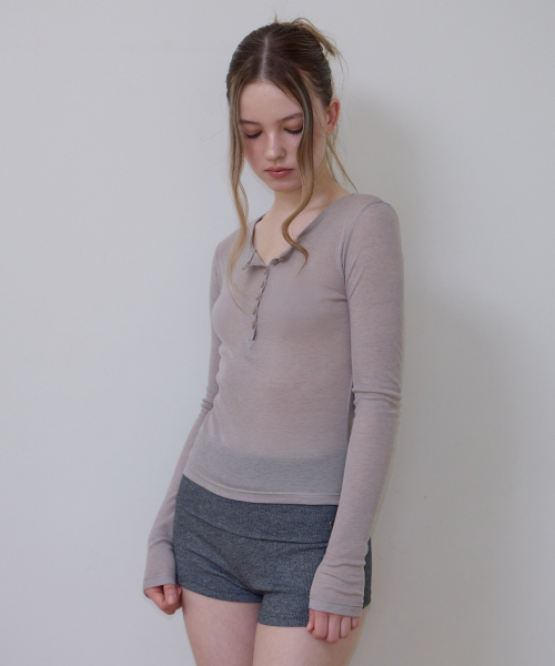 ROSEFRANTZ（ロゼフランツ）の「Henley Neck Layered Long Sleeve [Beige]（Tシャツ/カットソー・レディース・ブラウン・OS）」の8枚目の写真