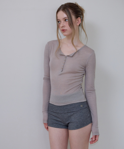 ROSEFRANTZ（ロゼフランツ）の「Henley Neck Layered Long Sleeve [Beige]（Tシャツ/カットソー・レディース・ブラウン・OS）」の10枚目の写真
