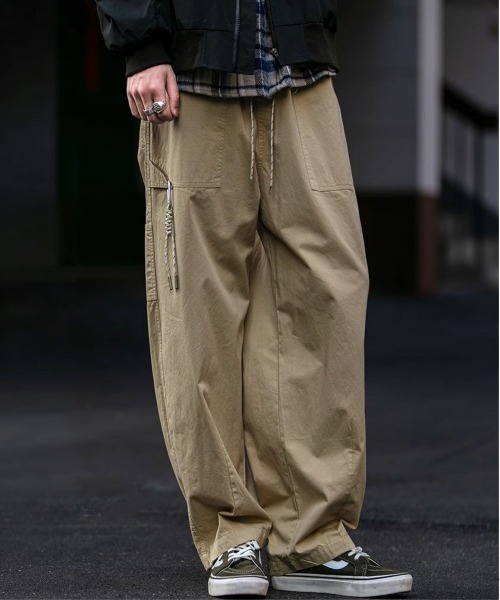 DOUBLE STEAL(ダブルスティール)の「DSワークデザインワイドパンツ(その他パンツ・メンズ・ベージュ/ネイビー・X-LARGE/LARGE/MEDIUM)」の1枚目の写真