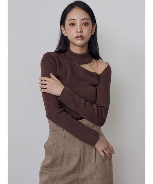 MURUA(ムルーア)の「【20th Anniversary Iconic Items】ショルダーカットタートルニット(ニット/セーター・レディース・ブラック/ボルドー/ブルー/ブラウン・FREE)」の2枚目の写真