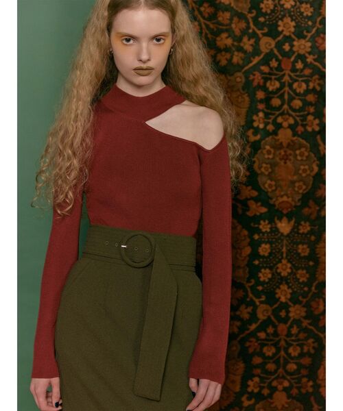 MURUA(ムルーア)の「【20th Anniversary Iconic Items】ショルダーカットタートルニット(ニット/セーター・レディース・ブラック/ボルドー/ブルー/ブラウン・FREE)」の4枚目の写真