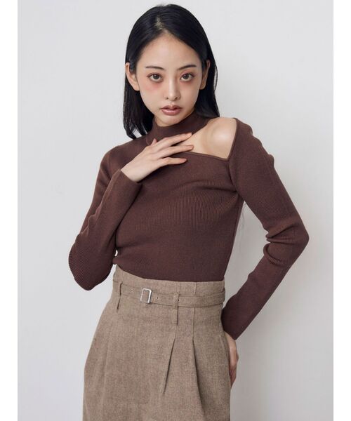 MURUA(ムルーア)の「【20th Anniversary Iconic Items】ショルダーカットタートルニット(ニット/セーター・レディース・ブラック/ボルドー/ブルー/ブラウン・FREE)」の12枚目の写真