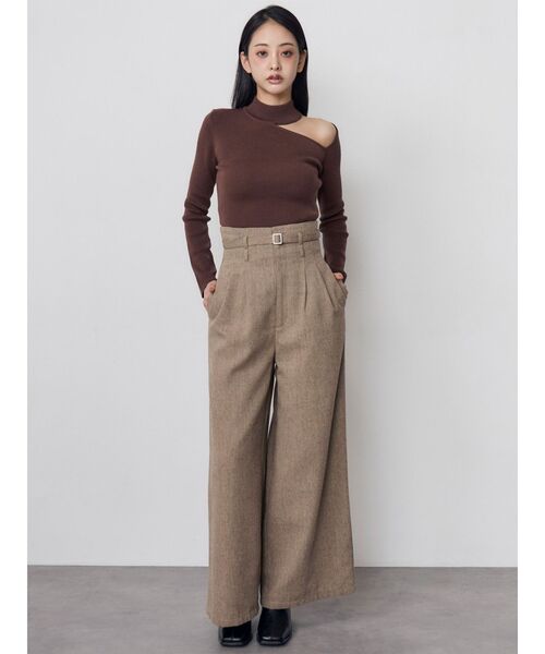 MURUA(ムルーア)の「【20th Anniversary Iconic Items】ショルダーカットタートルニット(ニット/セーター・レディース・ブラック/ボルドー/ブルー/ブラウン・FREE)」の5枚目の写真