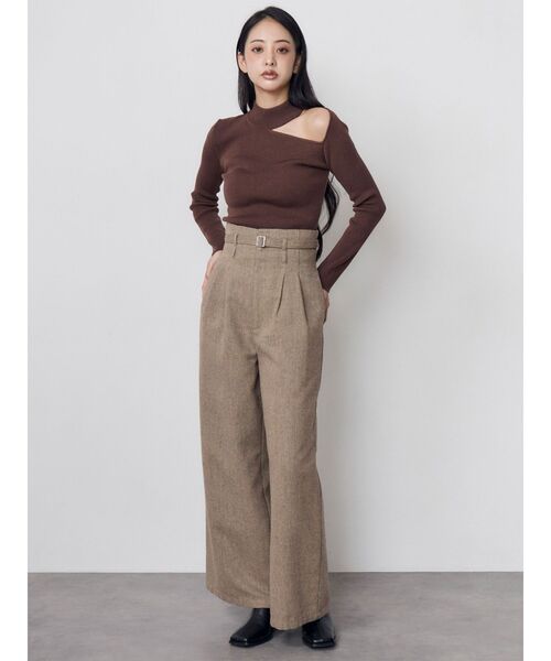 MURUA(ムルーア)の「【20th Anniversary Iconic Items】ショルダーカットタートルニット(ニット/セーター・レディース・ブラック/ボルドー/ブルー/ブラウン・FREE)」の6枚目の写真