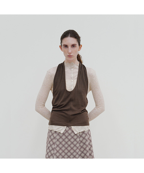 MOHAN（モハン）の「TIF HALTER-NECK SHIRRING TOP_3COLORS（Tシャツ/カットソー・レディース・チャコールグレー/アッシュブラウン/ブラウン・SMALL/MEDIUM/LARGE）」の3枚目の写真