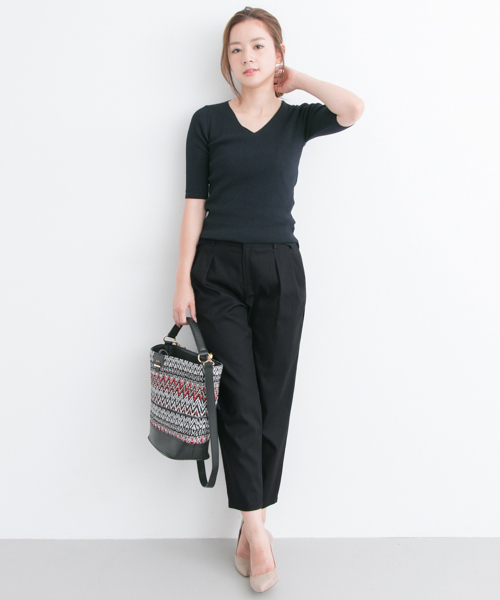 URBAN RESEARCH（アーバンリサーチ）の「UR テンセルストレッチタックテーパードパンツ（その他パンツ・レディース・ベージュ/ブラック・36/38）」の3枚目の写真