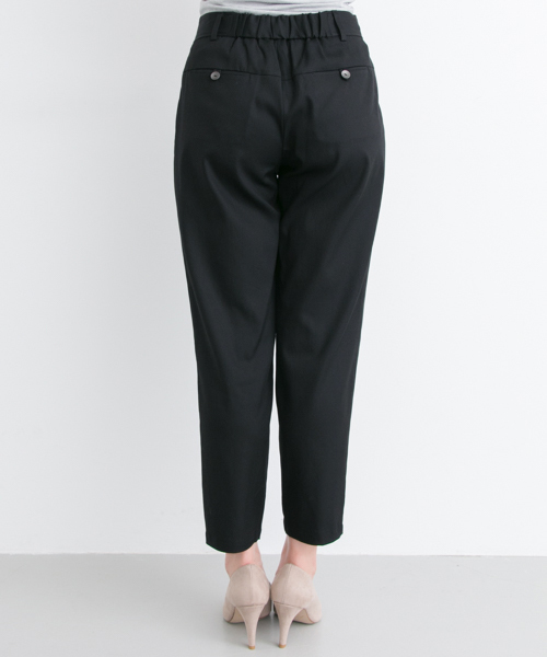 URBAN RESEARCH（アーバンリサーチ）の「UR テンセルストレッチタックテーパードパンツ（その他パンツ・レディース・ベージュ/ブラック・36/38）」の7枚目の写真