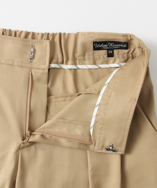 URBAN RESEARCH（アーバンリサーチ）の「UR テンセルストレッチタックテーパードパンツ（その他パンツ・レディース・ベージュ/ブラック・36/38）」の9枚目の写真