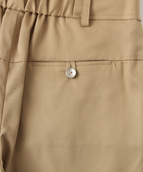 URBAN RESEARCH（アーバンリサーチ）の「UR テンセルストレッチタックテーパードパンツ（その他パンツ・レディース・ベージュ/ブラック・36/38）」の13枚目の写真