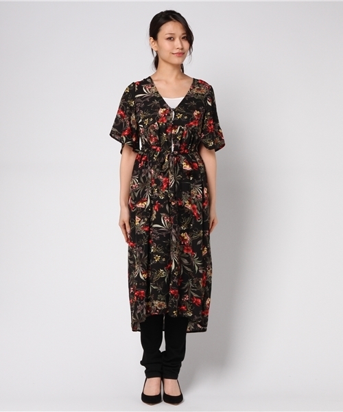 VENCEEXCHANGE（ヴァンスエクスチェンジ）の「Vネック花柄シャツディガン              （カーディガン/ボレロ・レディース・ブラック/オフホワイト・MEDIUM）」の8枚目の写真