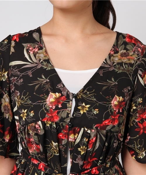 VENCEEXCHANGE（ヴァンスエクスチェンジ）の「Vネック花柄シャツディガン              （カーディガン/ボレロ・レディース・ブラック/オフホワイト・MEDIUM）」の3枚目の写真