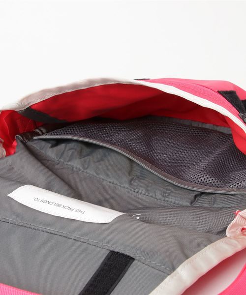 THE NORTH FACE(ザノースフェイス)の「ザ・ノース・フェイス キッズショルダーバッグ / ショルダーポーチ(ショルダーバッグ・キッズ・ネイビー/モスグリーン/ライトパープル/スカイブルー/ライトベージュ/ピンク/マスタード/ベージュ系その他・ONE SIZE)」の9枚目の写真
