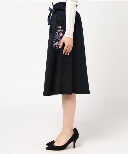 WILLSELECTION(ウィルセレクション)の「刺繍フレアスカート ◆(スカート・レディース・レッド/ネイビー・M/L/MEDIUM)」の3枚目の写真