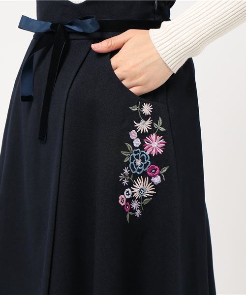 WILLSELECTION(ウィルセレクション)の「刺繍フレアスカート ◆(スカート・レディース・レッド/ネイビー・M/L/MEDIUM)」の7枚目の写真