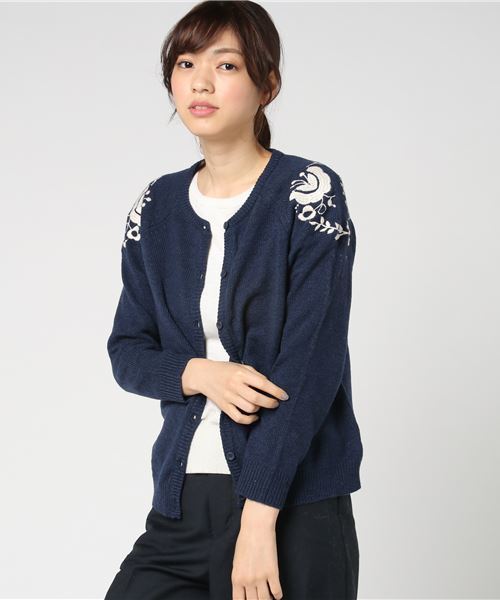Samansa Mos2（サマンサ モスモス）の「肩刺繍入りカーディガン（カーディガン/ボレロ・レディース・ネイビー/グレー/ボルドー・ﾌﾘ-）」の3枚目の写真