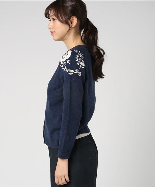 Samansa Mos2（サマンサ モスモス）の「肩刺繍入りカーディガン（カーディガン/ボレロ・レディース・ネイビー/グレー/ボルドー・ﾌﾘ-）」の5枚目の写真