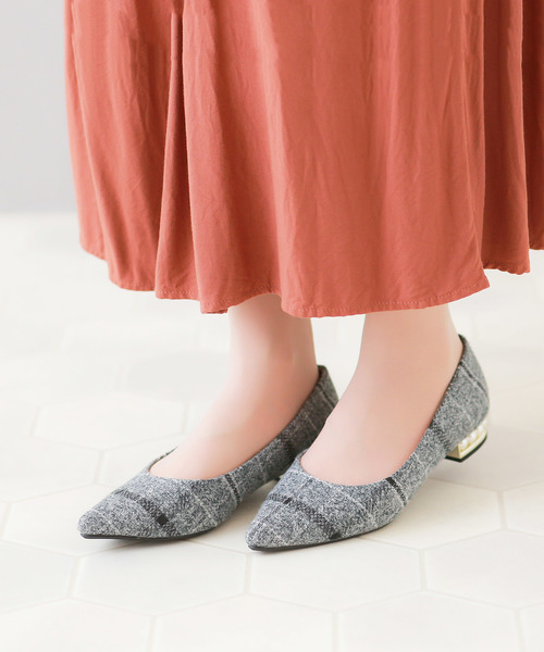 menue(メヌエ)の「大人上品 パールヒールパンプス(パンプス・レディース・ブラック/グレー/ネイビー/スモークピンク/ブラック系その他/ダークラベンダー/チェック/グレイッシュベージュ/ブラック系その他2/ブラック系その他3/ベージュ系その他/ピンク系その他/ブラック系その他4/ホワイト系その他・22cm/22.5cm/23cm/23.5cm/24cm/24.5cm/25cm/25.5cm/26.0cm/21.5cm)」の14枚目の写真