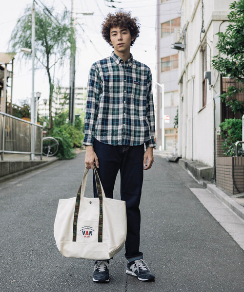 VAN CLUB(バンクラブ)の「オープン記念HAPPY BAG -VAN CLUB/選べるネルシャツと軽量ダウン・裏起毛トレーナーがトートに入ったセット!!(福袋/福箱・メンズ・ブラウン/ブルー/グリーン・LL/M/L)」の13枚目の写真