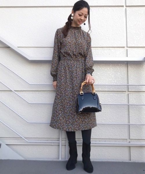 YECCA VECCA（イェッカヴェッカ）の「・小花プリントロングワンピース（ワンピース・レディース・マルチ/ラベンダー・FREE）」の2枚目の写真