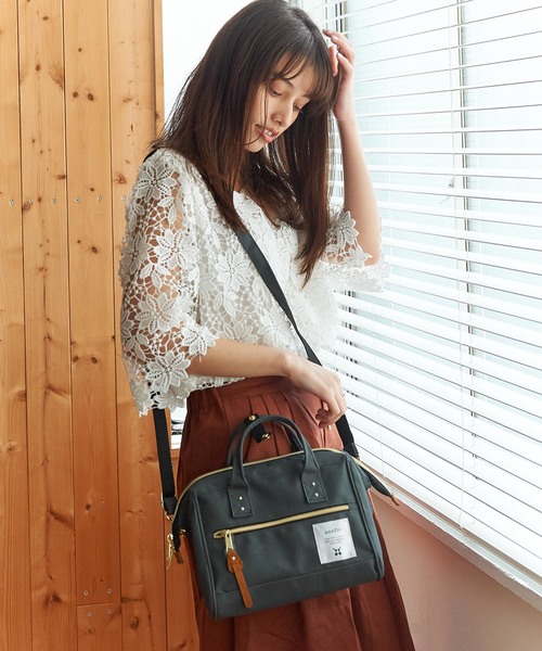 anello(アネロ)の「【anello / アネロ】ポリエステル口金2WAYミニショルダーバッグ(ショルダーバッグ・レディース・ライトグレー/ライトブルー/ブラック/ネイビー/グレー/カーキ/ブルー/カモフラージュ/マスタード/チャコールグレー×ブラック/ブルーグリーン/トリコロール/ダークオレンジ/ブラック×グリーン/グレー×ピンク/イエロー×グレー/ピンク/グレー系その他・FREE)」の5枚目の写真