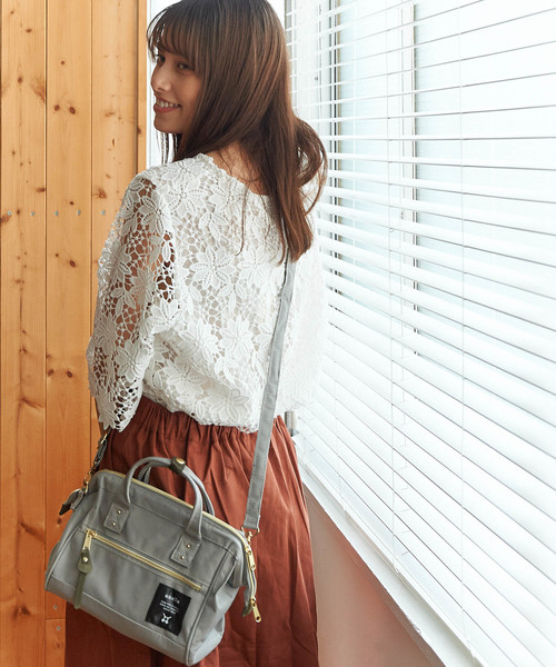 anello(アネロ)の「【anello / アネロ】ポリエステル口金2WAYミニショルダーバッグ(ショルダーバッグ・レディース・ライトグレー/ライトブルー/ブラック/ネイビー/グレー/カーキ/ブルー/カモフラージュ/マスタード/チャコールグレー×ブラック/ブルーグリーン/トリコロール/ダークオレンジ/ブラック×グリーン/グレー×ピンク/イエロー×グレー/ピンク/グレー系その他・FREE)」の4枚目の写真