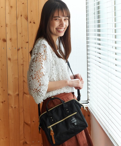 anello(アネロ)の「【anello / アネロ】ポリエステル口金2WAYミニショルダーバッグ(ショルダーバッグ・レディース・ライトグレー/ライトブルー/ブラック/ネイビー/グレー/カーキ/ブルー/カモフラージュ/マスタード/チャコールグレー×ブラック/ブルーグリーン/トリコロール/ダークオレンジ/ブラック×グリーン/グレー×ピンク/イエロー×グレー/ピンク/グレー系その他・FREE)」の2枚目の写真