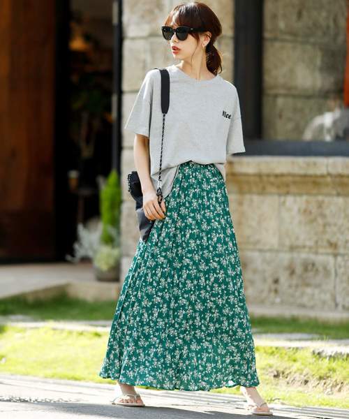 Girly Doll（ガーリードール）の「花柄 ロングプリーツスカート（スカート・レディース・ホワイト系その他/レオパード/ドット/ブラック系その他/グレー系その他/ブラック系その他2/ブラック/グリーン系その他2/グリーン系その他/グレー/ホワイト系その他2/ブルー/ベージュ・M/L）」の10枚目の写真