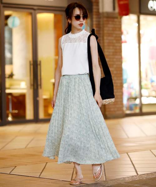 Girly Doll（ガーリードール）の「花柄 ロングプリーツスカート（スカート・レディース・ホワイト系その他/レオパード/ドット/ブラック系その他/グレー系その他/ブラック系その他2/ブラック/グリーン系その他2/グリーン系その他/グレー/ホワイト系その他2/ブルー/ベージュ・M/L）」の11枚目の写真